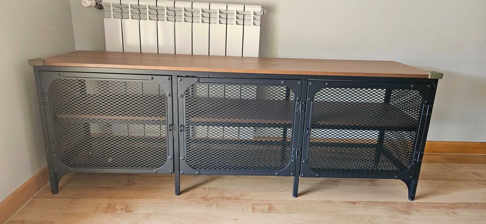 Móvel TV Ikea FJÄLLBO - Bom estado