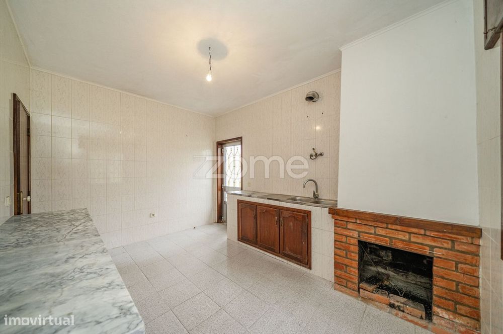 Moradia em Serafão com 2 habitações e lote de 650m²