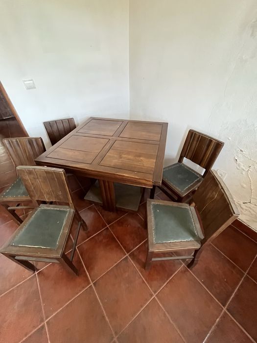 Mesa de Jantar Quadrada em Madeira com 5 Cadeiras – Estilo Rústico / Vintage