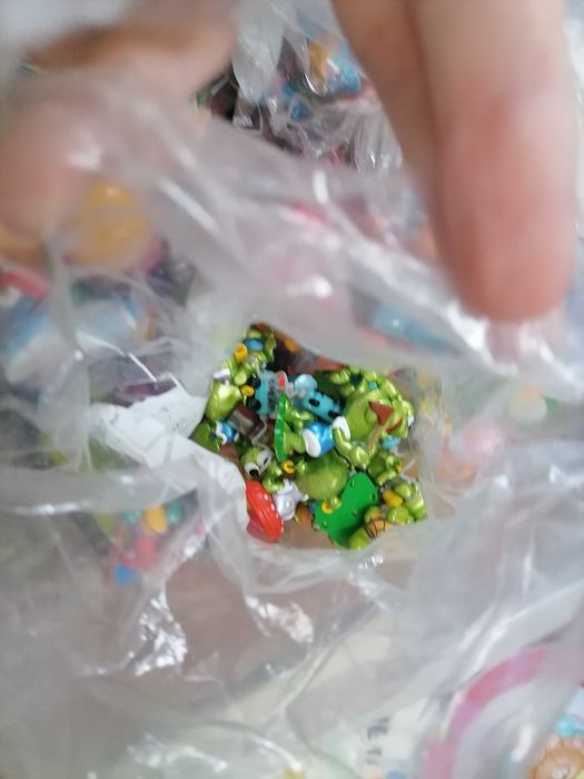 Grande lote de figuras brindes kinder surpresa