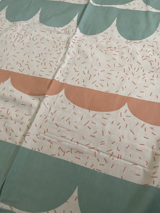 Vários têxteis cama de menina