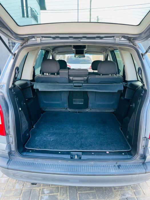 Opel Zafira 2.0dti Life , 7 lugares
DVD cent