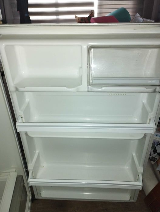 Frigorífico combinado grande em bom estado