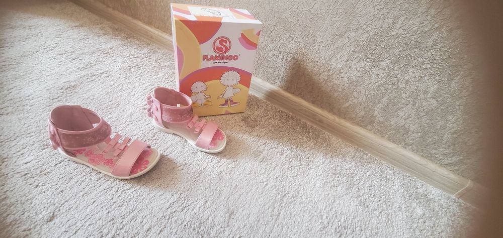 Продам обувь для девочки