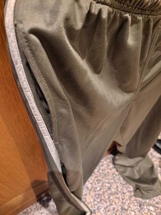 Fato de treino usado apenas 1 vez. Em muito om estado.