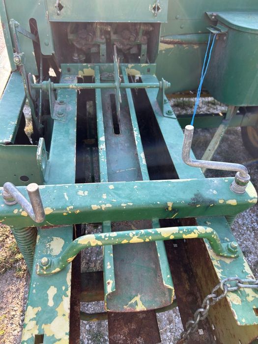 Enfardadeira JOHN DEER 339E em excelente estado