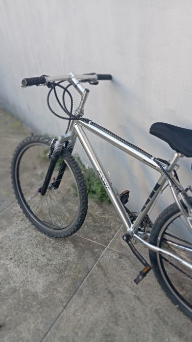 Bicicleta usada de alumínio bom estado