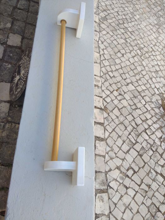 2 toalheiros suportes loiça/varão madeira