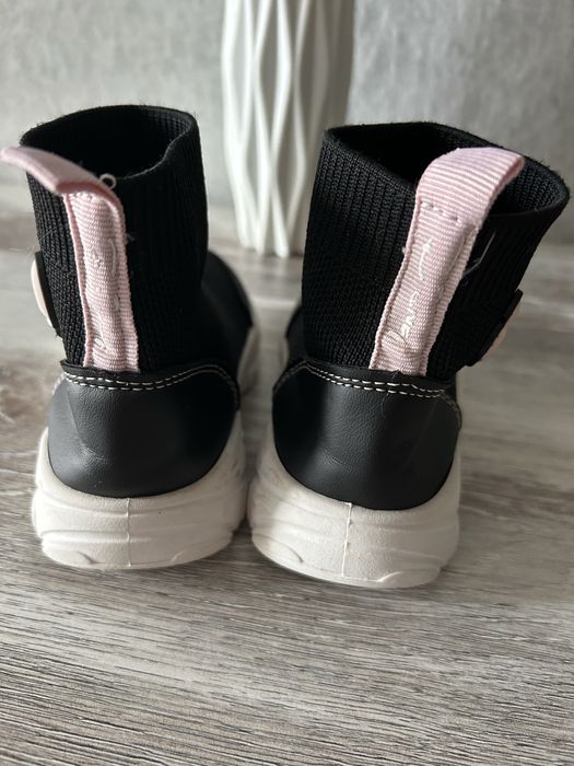 Кросівки доя дівчинки