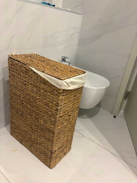 cesto de roupa em vime