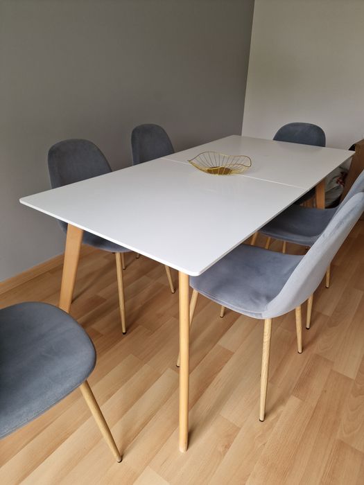 Mesa em madeira lavado branco extensível