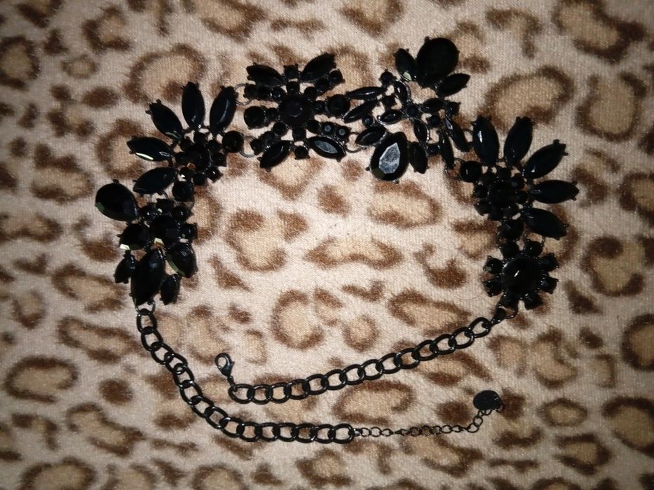 Colar com cristais preto