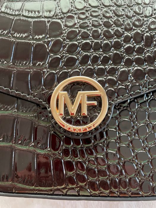 Carteira Maxfly preta com linhas verdes NOVA