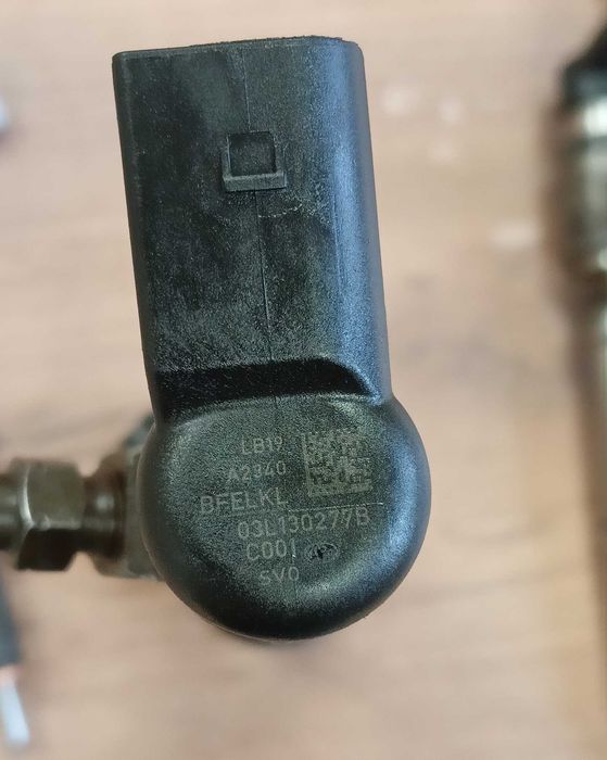 Wtryskiwacz 1.6 TDI Siemens Continental 03L130277B 03L130277S