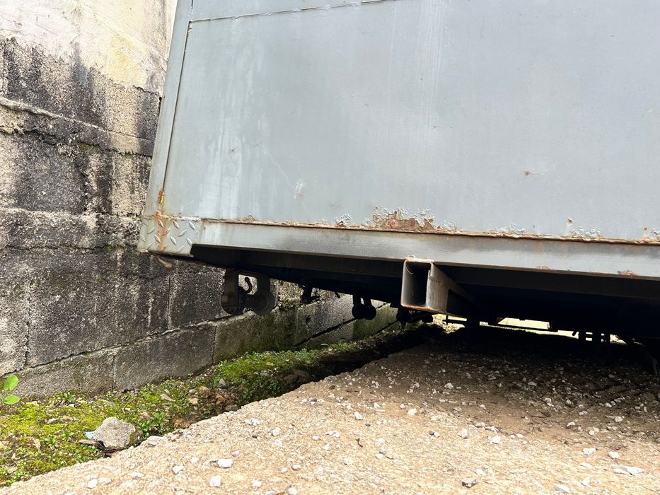 Carroçaria caixa de carga com esticadores