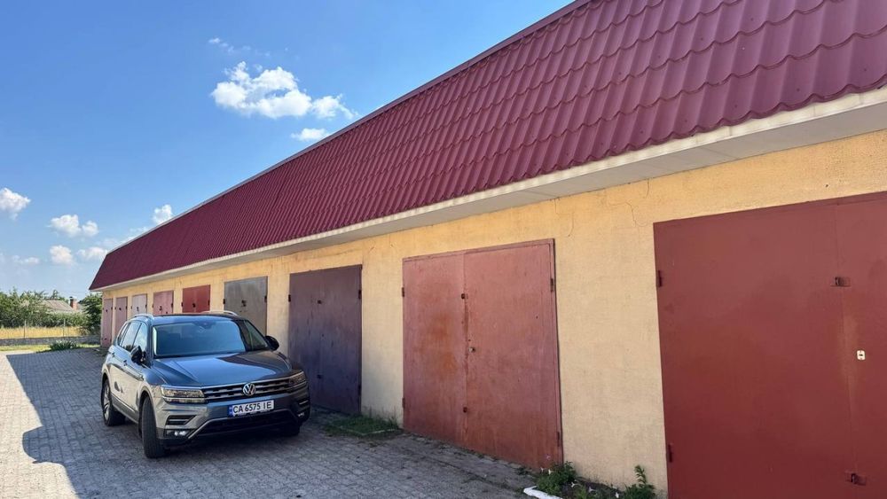 Продаж 1 кімнатної  квартири з гаражем.