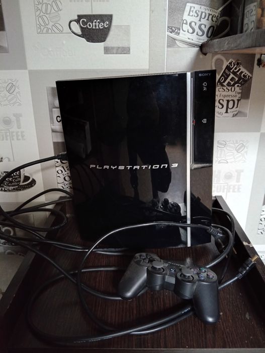 Продам игровую приставку ps3