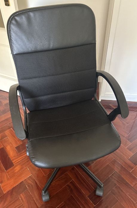 Cadeira de escritório giratória, boa
