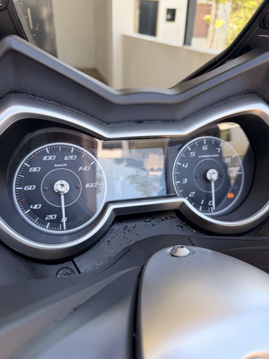 Yamaha X-Max 300