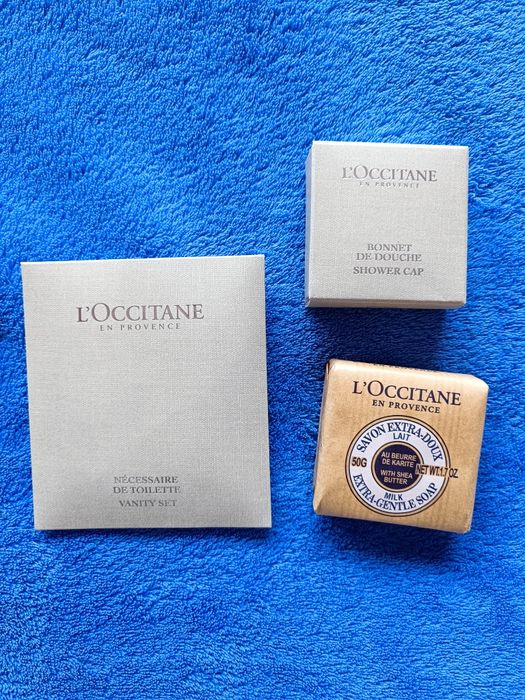 L'OCCITANE 3 sztuki za 27 zł. Mydełko, czepek i zestaw kosmetyczny