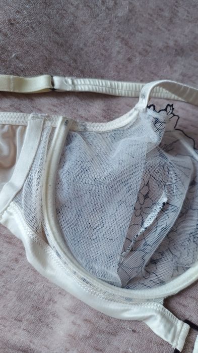 Kremowy koronkowy haftowany biustonosz Sofia Pure Joy 75D Intimissimi