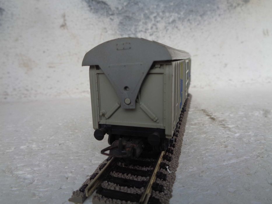 1:87 LIMA Vagão de mercadorias Varta com tampsa de abrir comboio