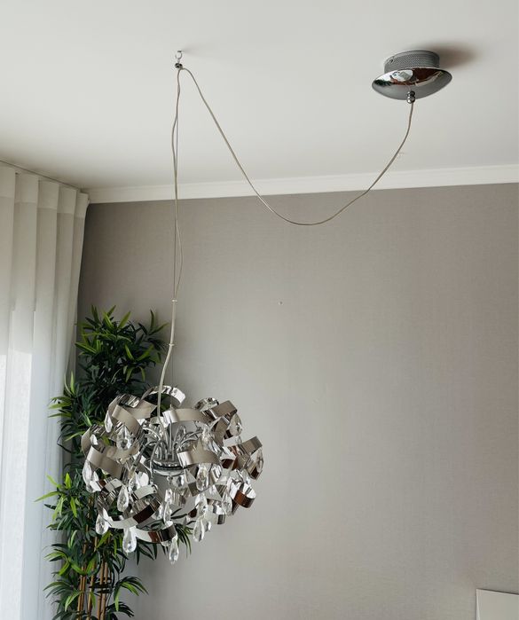 Candeeiro de teto em metal prateado com cristal
