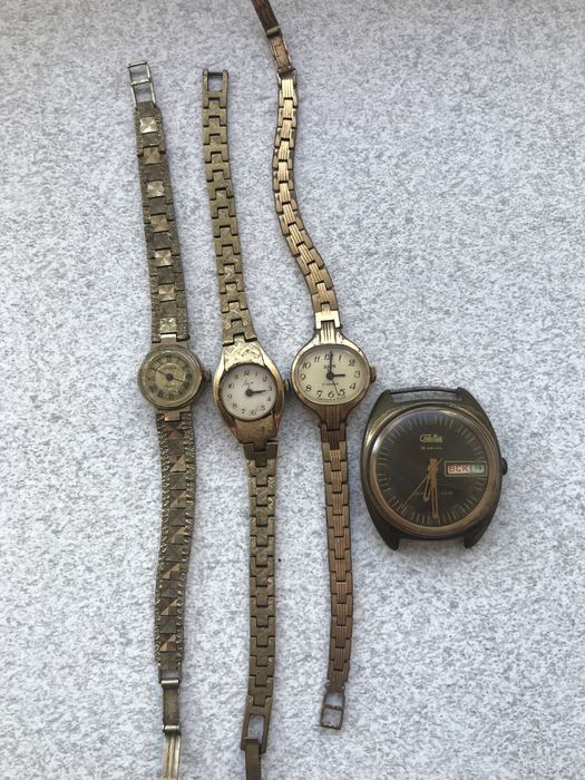 Часы позолоченные в колличестве 4 штук