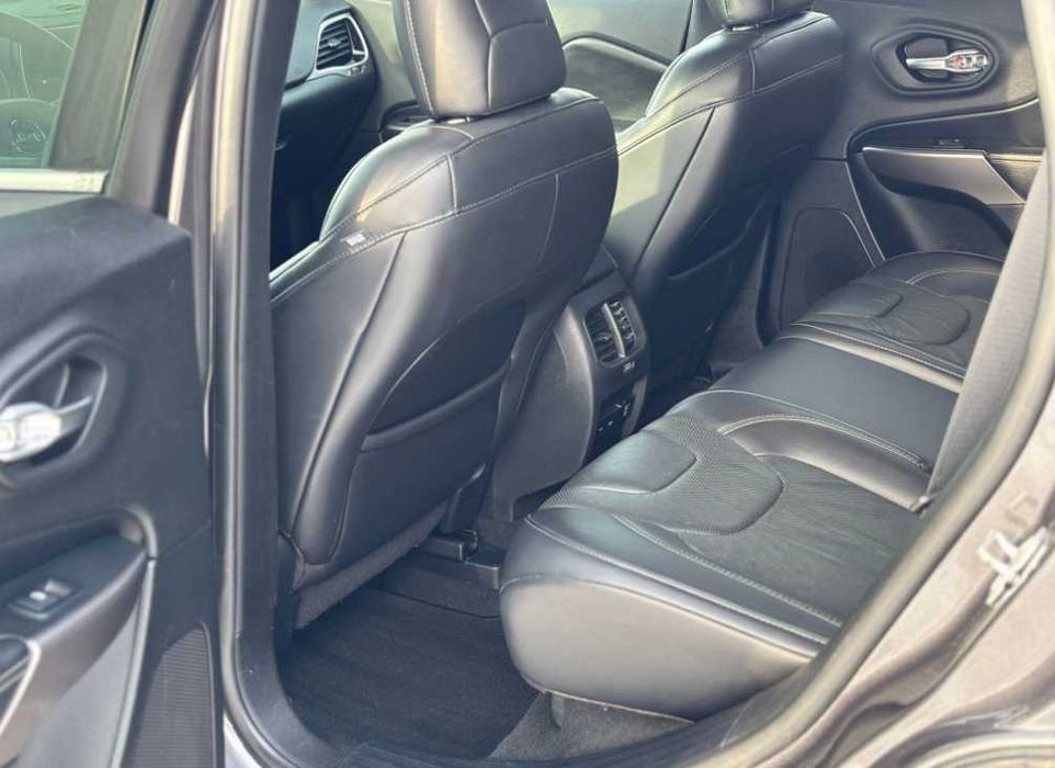 Jeep Cherokee 2019 року