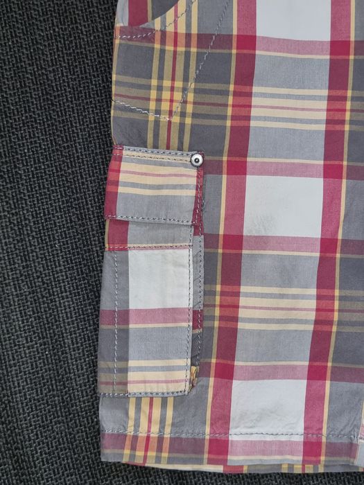 Calções Timberland. Menino. 3 anos. Veste grande