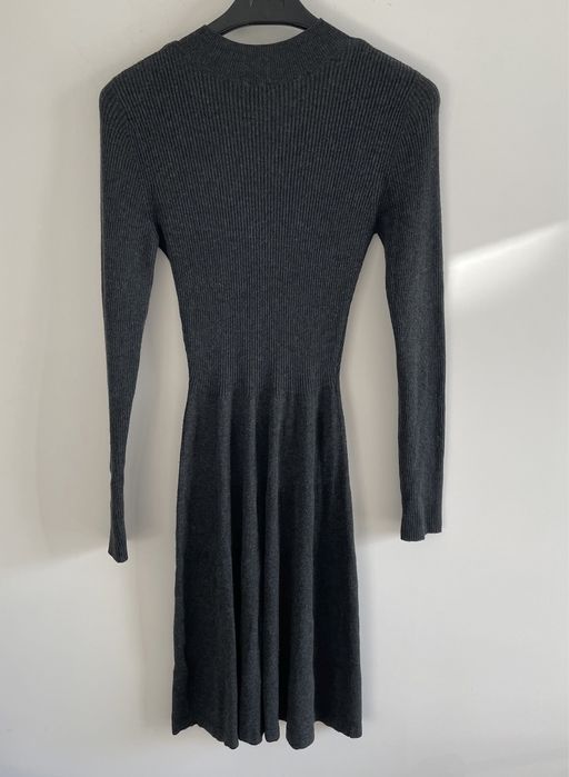 Vestido de malha cinzenta (Clockhouse, tamanho XS)