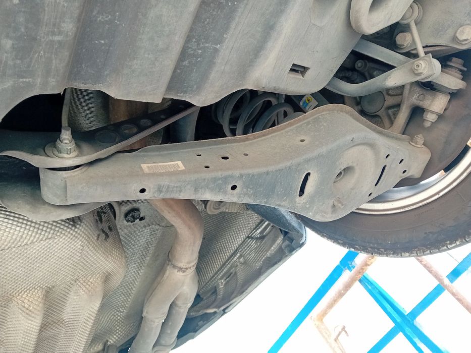 Braço de suspensão trás esquerdo VOLKSWAGEN Passat Variant (365)
