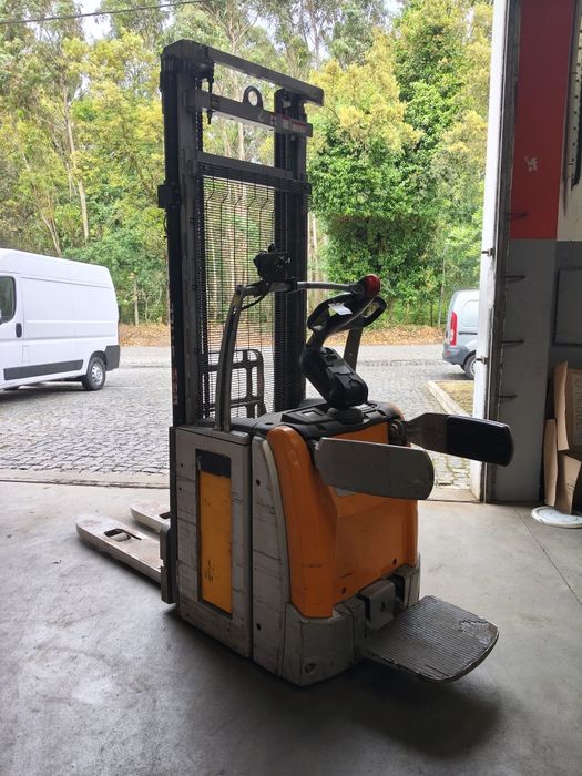 1750€+IVA ,  Stacker Still ,2000kg ,Elev 3,60mt,(  Empilhador Porta Paletes  )