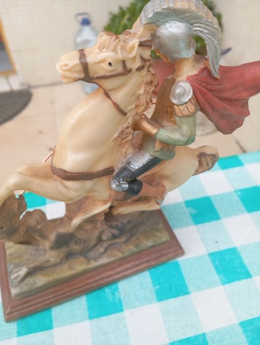 Estatua de Sao Jorge em Marfinite