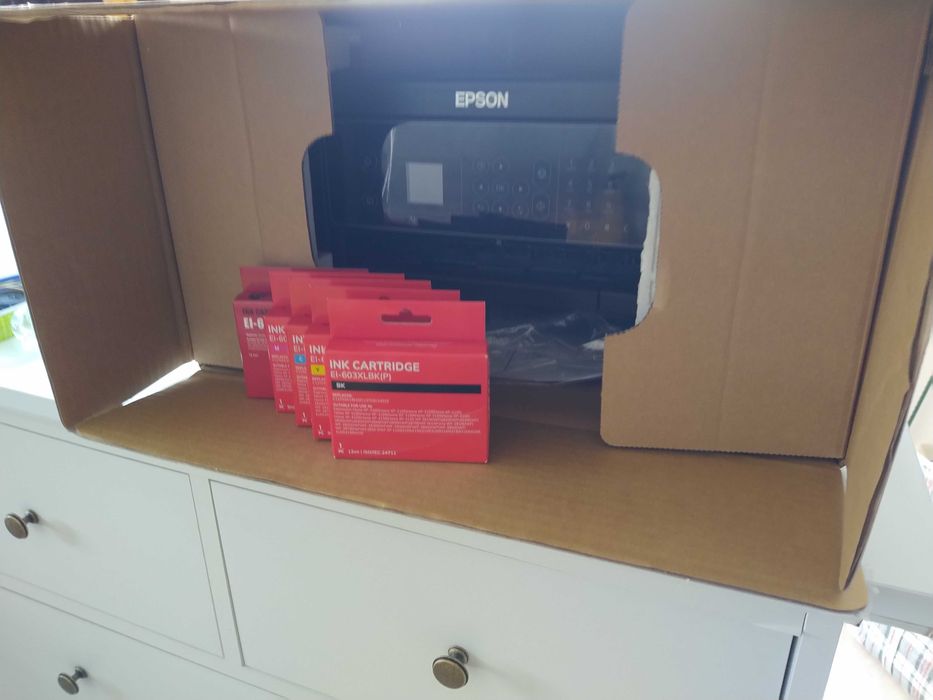 Impressora Multifunções Epson WF-2820DWF como nova e 5 tinteiros novos