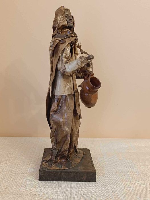 Figura de artesanato mulher, com cantaros barro - papel maché