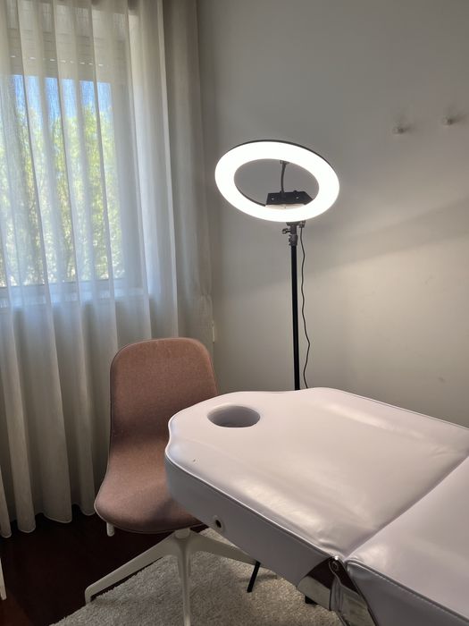 Sala para estetica completa com marquesa. Cadeira, mesa e puf .