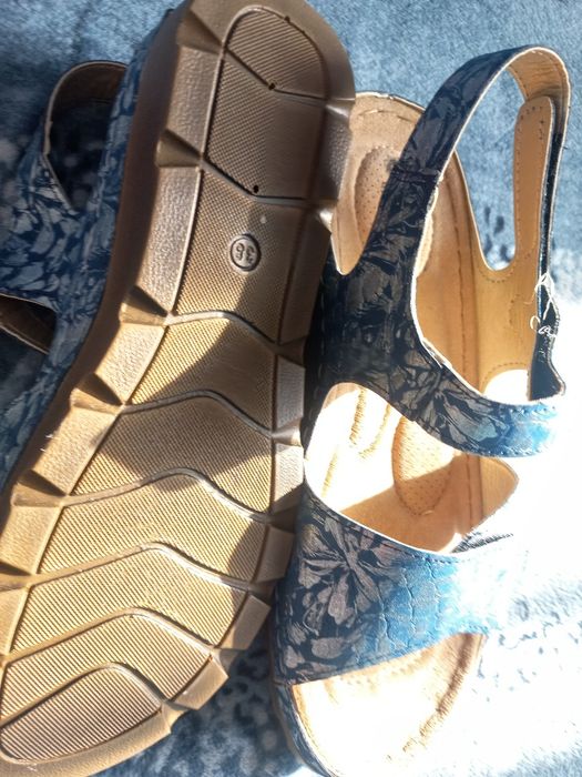 Босоніжки, сандалі фірми Pavers