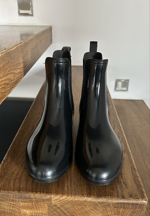 Wygodne, krótkie, damskie czarne kalosze - z połyskiem, rozmiar 39