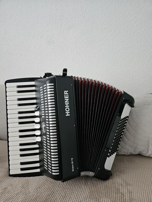 Hohner Bravo III , 72 basy , jak nowy !