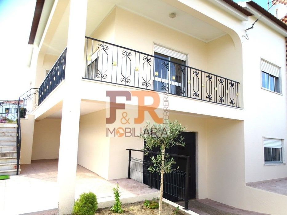 BAIXA DE VALOR!! Moradia Duplex T2+1 com sótão aproveitável e Garag...