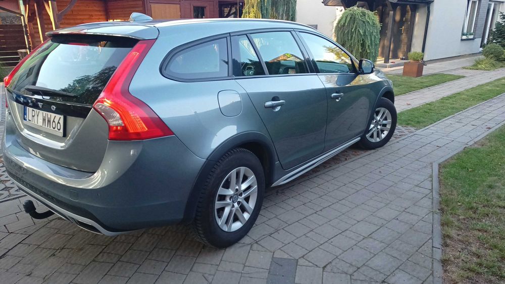 Volvo V60 Cross Country  2.0 D3 150 KM 2017 r. 139 000 km, prywatnie