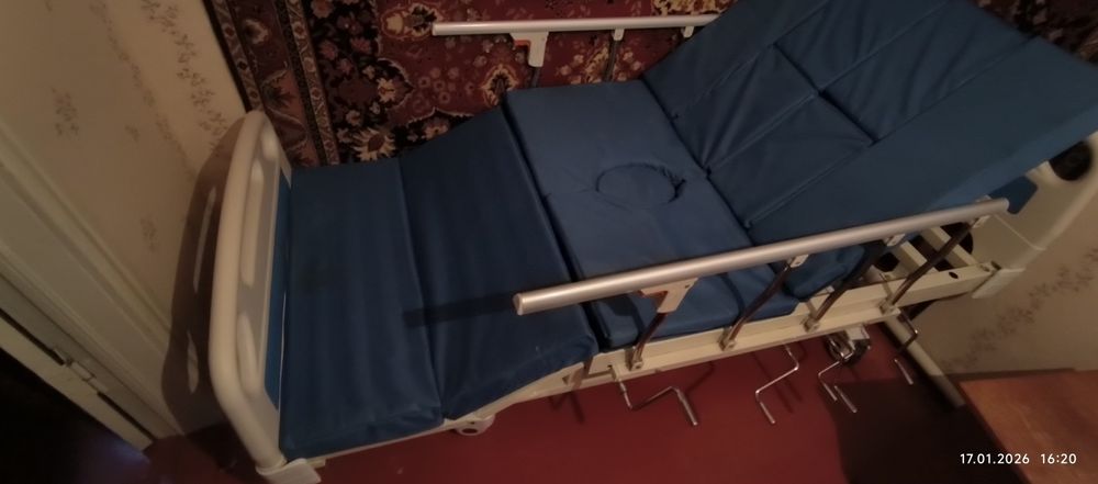 Ліжко медичне для тяжких хворих з туалетом