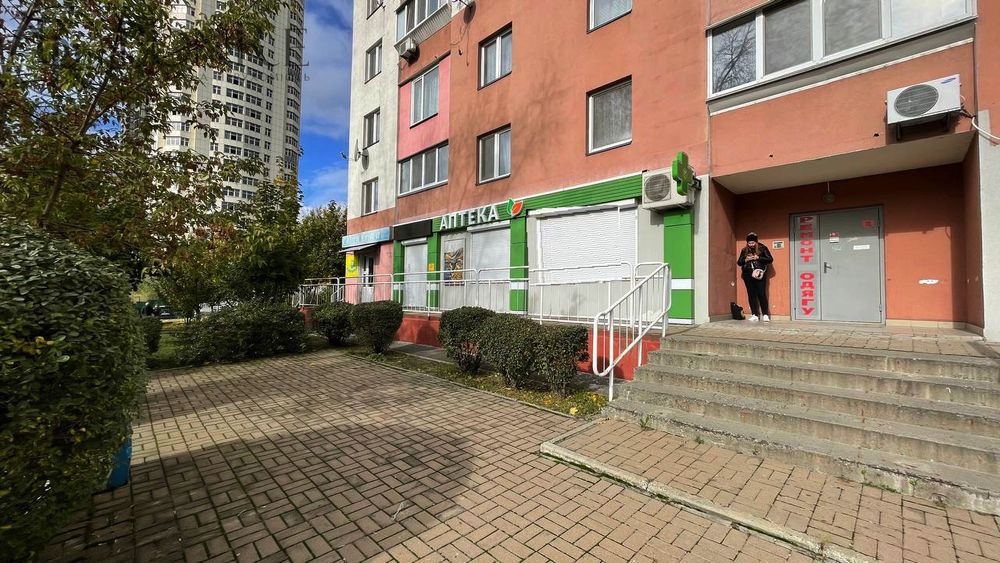 Продаж, Торгове, Фасад, пр-т. Червоної калини, 74,5м2