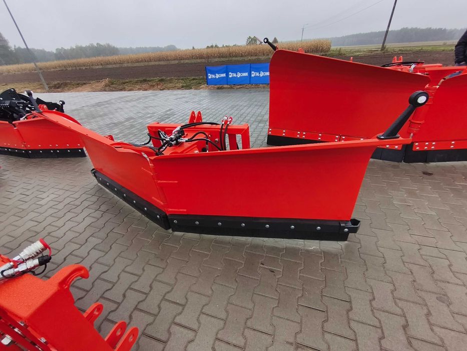 Pług komunalny składany Metal Technik do ładowarki ciągnika wózka