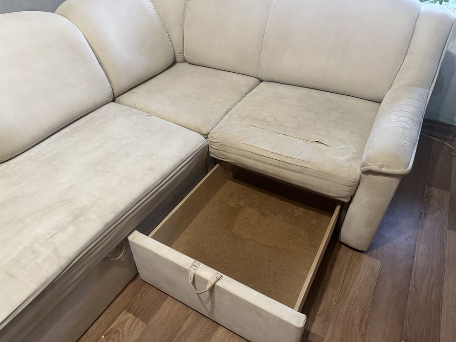 Диван кутовий, потребує перетяжки