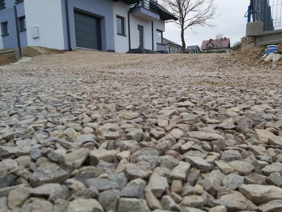 Budowy dróg  parkingów,  utwardzenie terenu