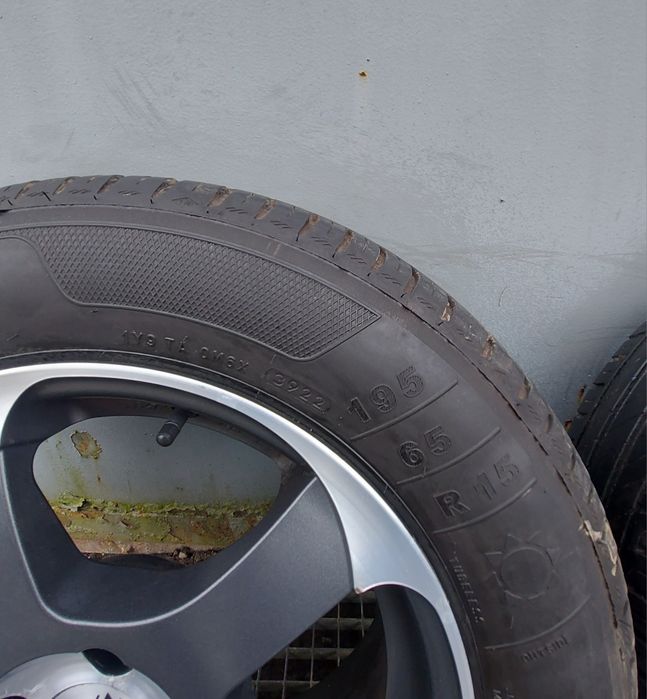 Opony KLEBER  bez felg 195 /65/15 na 4 śruby