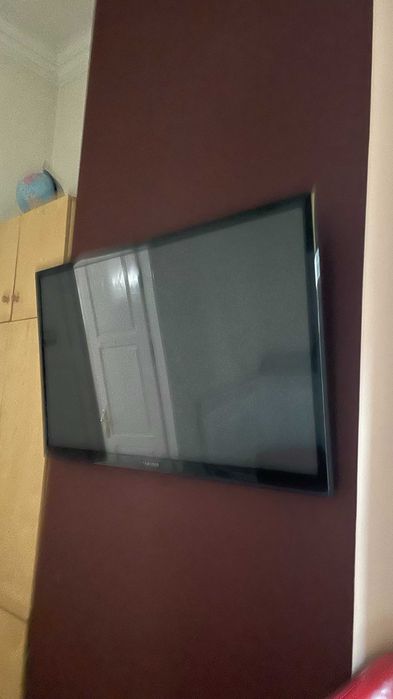 Великий телевізор Samsung у хорошому стані
