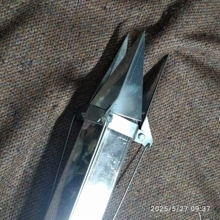 Садовый лункокопатель под растения